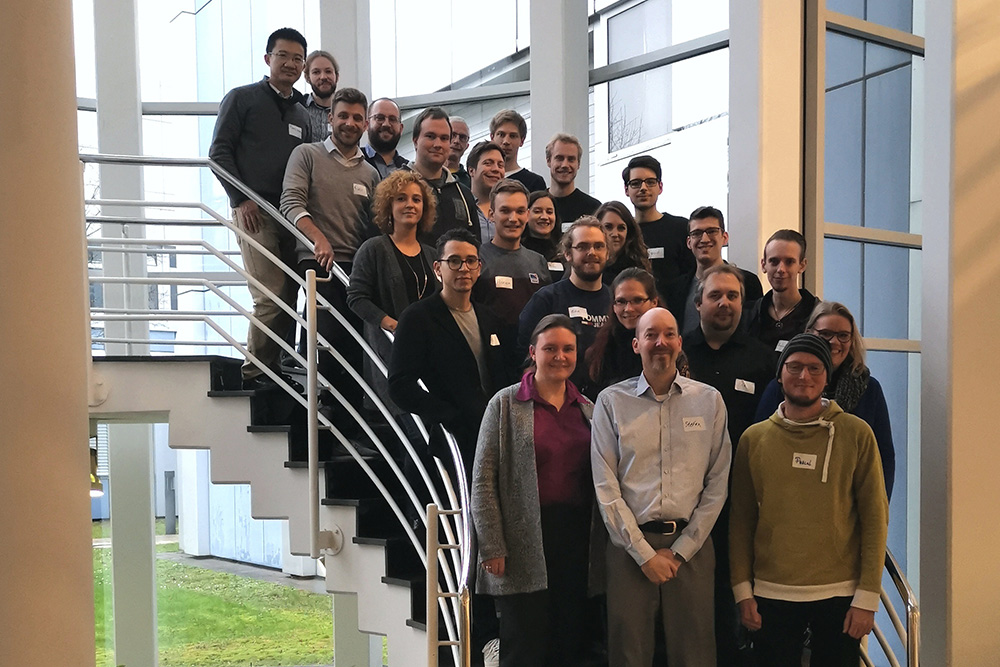 Das ML2R-Team im Dezember 2019. Mit der Mittelaufstockung soll das Team in den nächsten Jahren kräftig wachsen. Das ML2R-Team im Dezember 2019. Mit der Mittelaufstockung soll das Team in den nächsten Jahren kräftig wachsen.