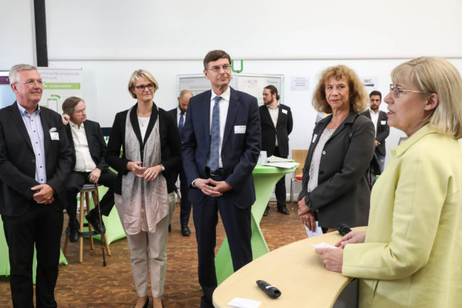 Ministerin Karliczek besucht ML2R · <br>© Oliver Schaper/TU Dortmund