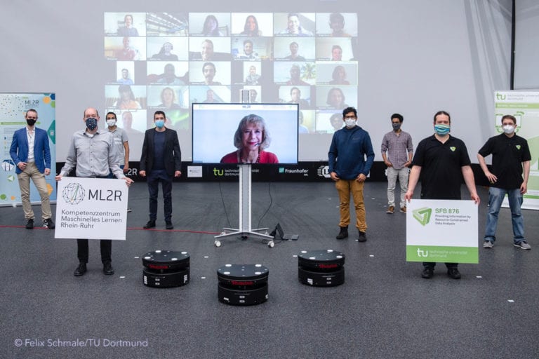 Hackathon in der Logistik-Halle Ein begleitender Hackathon mit einer Aufgabe aus der Logistik rundete das Programm der Som-merschule ab.