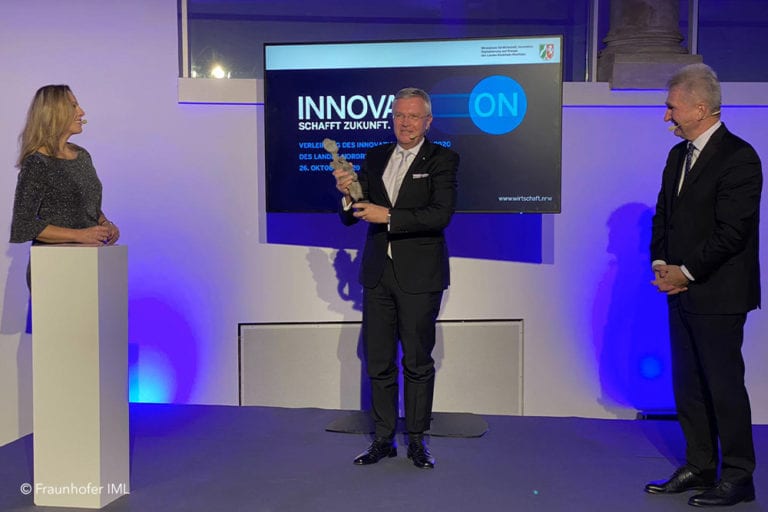 Prof. Dr. Andreas Pinkwart, Minister for Economic Affairs, Innovation, Digitalization and Energy of the Federal State of North Rhine-Westphalia (NRW) awarded Prof. Dr. Dr. h. c. Michael ten Hompel with the honorary award of NRW.